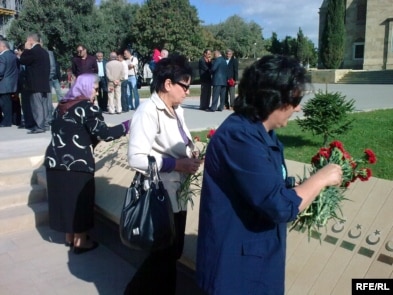 Azerbaijani Opposition Party Visits Turkish Soldiers’ Graves