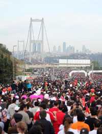 Hundreds of Thousands Run at Istanbul Marathon