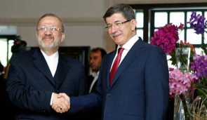 Turkish Foreign Minister Ahmet Davutoglu, right, and Iranian counterpart Manouchehr Mottaki in Istanbul, July 25, 2010. Photo by: AP