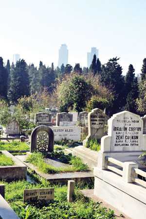 Building crematoriums is on the table as an alternative solution to overcrowded cemeteries in major cities, such as Istanbul's Zincirlikuyu Cemetery, pictured above. DAILY NEWS photo, Emrah GÜREL