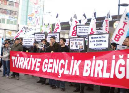 Students protest PM Erdoğan’s meeting with Turkish rectors