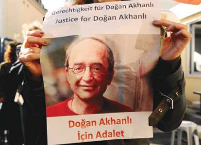 German writer comes to Istanbul to support Akhanlı in murder case