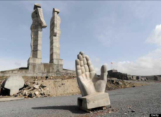 Turkey-Armenia Friendship Statue Dismantled: A Look At The World’s Ugliest Monuments (PHOTOS)