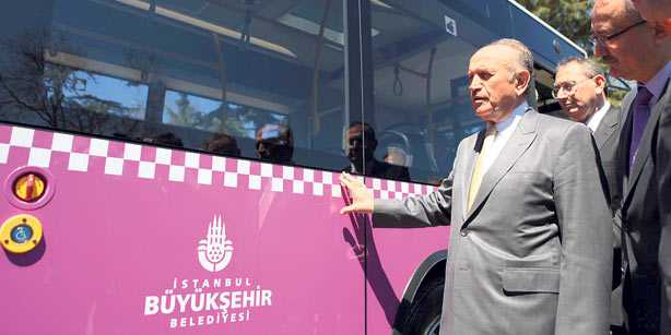 İstanbul Mayor Kadir Topbaş introduced 70 new lilac-colored buses at a ceremony on Saturday. 