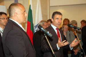 Bulgaria's PM Borissov had a 30-minute talk with NATO Secretary General Anders Fogh Rasmussen in the city of Varna  Photo: BTA
