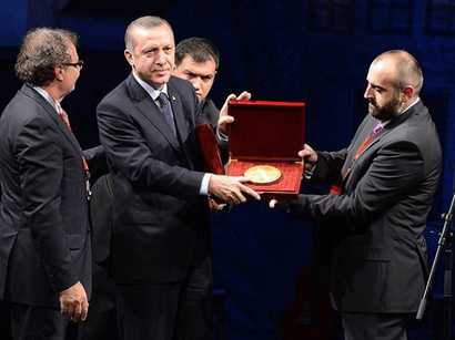 Turkish PM receives award on behalf of Isa-Beg Ishakovic