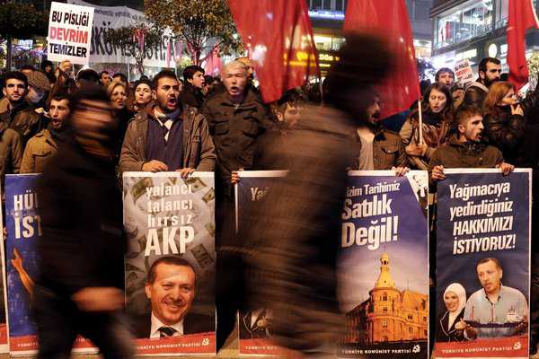 Corruption Scandal Is Edging Near Turkish Premier : The Newyork Times