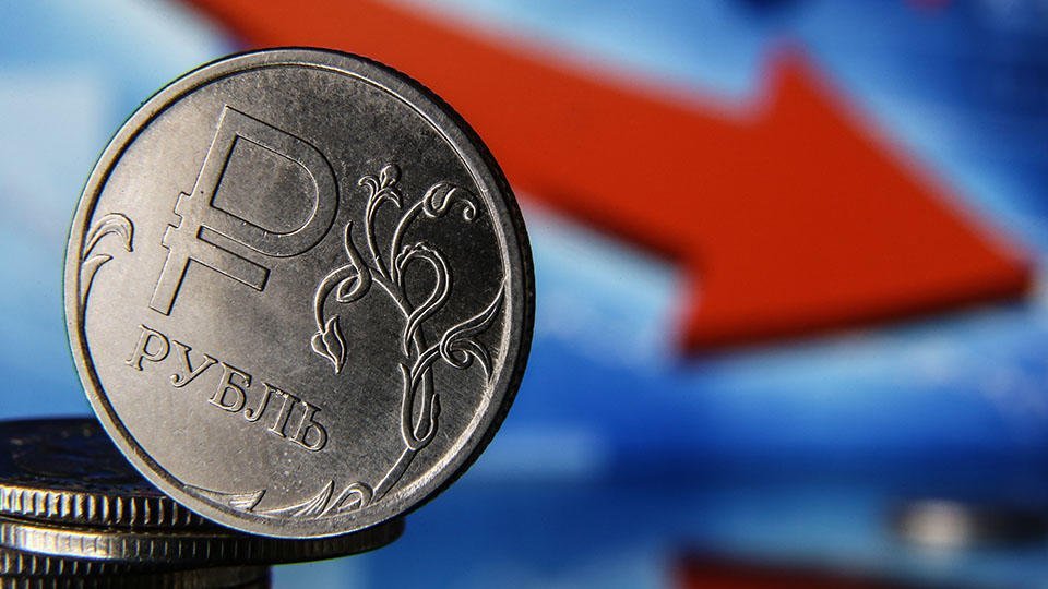 Рубль ослабел без сырьевой валютной поддержки