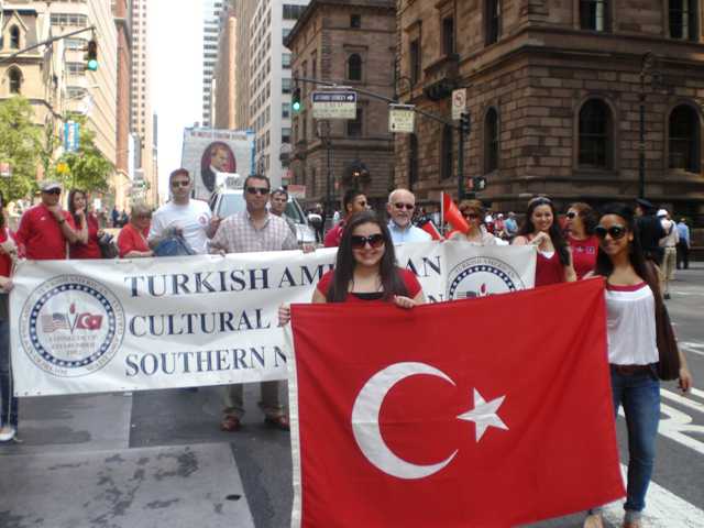 NEW YORK’TA TÜRK GÜNÜ YÜRÜYÜŞÜ COŞKUSU