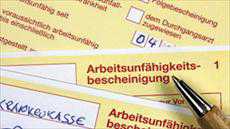 Almanya'da koalisyon hükümetinin büyük tartışmalara yol açan sağlık reformu Ocak ayından itibaren yürürlüğe girecek. Sağlık alanındaki harcamaları azaltmayı hedefleyen reform, başta yasal sağlık sigortalarındaki primlerinde artış ve primlerde sosyal denge olmak üzere bir çok değişiklik getiriyor. - saglik