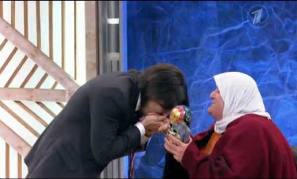 Türk kadını Rus milletvekiline el öptürdü