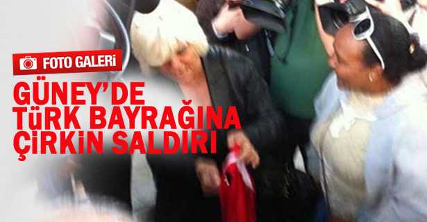 ÇUVALA KIBRIS DA GİRER Mİ? - guneyde turk bayragina cirkin saldiri 62407