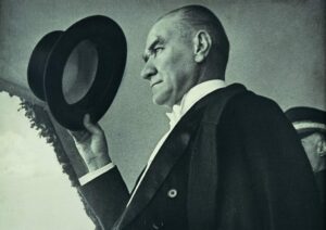 atatürk-ün-şakirtlere-kötü-örnek-olan-fotoğrafları_337025