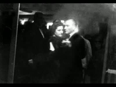 Nakarat olan Fransızca şiiri Türkçe'ye bizzat Atatürk çevirmiş ve sonlarda bahsedilen Dimitrina'nın ise Atatürk'ün Sofya'daki sevgilisi, bir Bulgar generalinin kızı Dimitrina Koçareva olduğu söylenmekte. - ataturk bulgar aski sofya