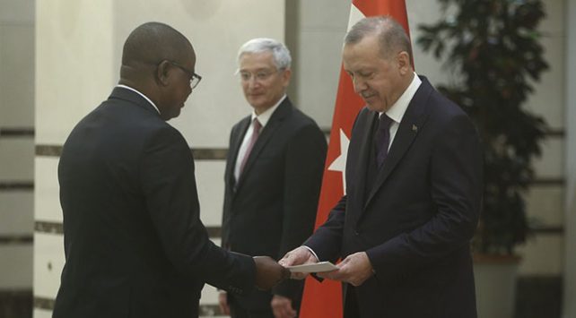 Burundi Büyükelçisi Bikebako