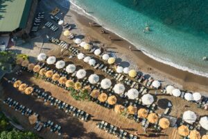 - alanya turkiye plaj deniz kumsal turist semsiye