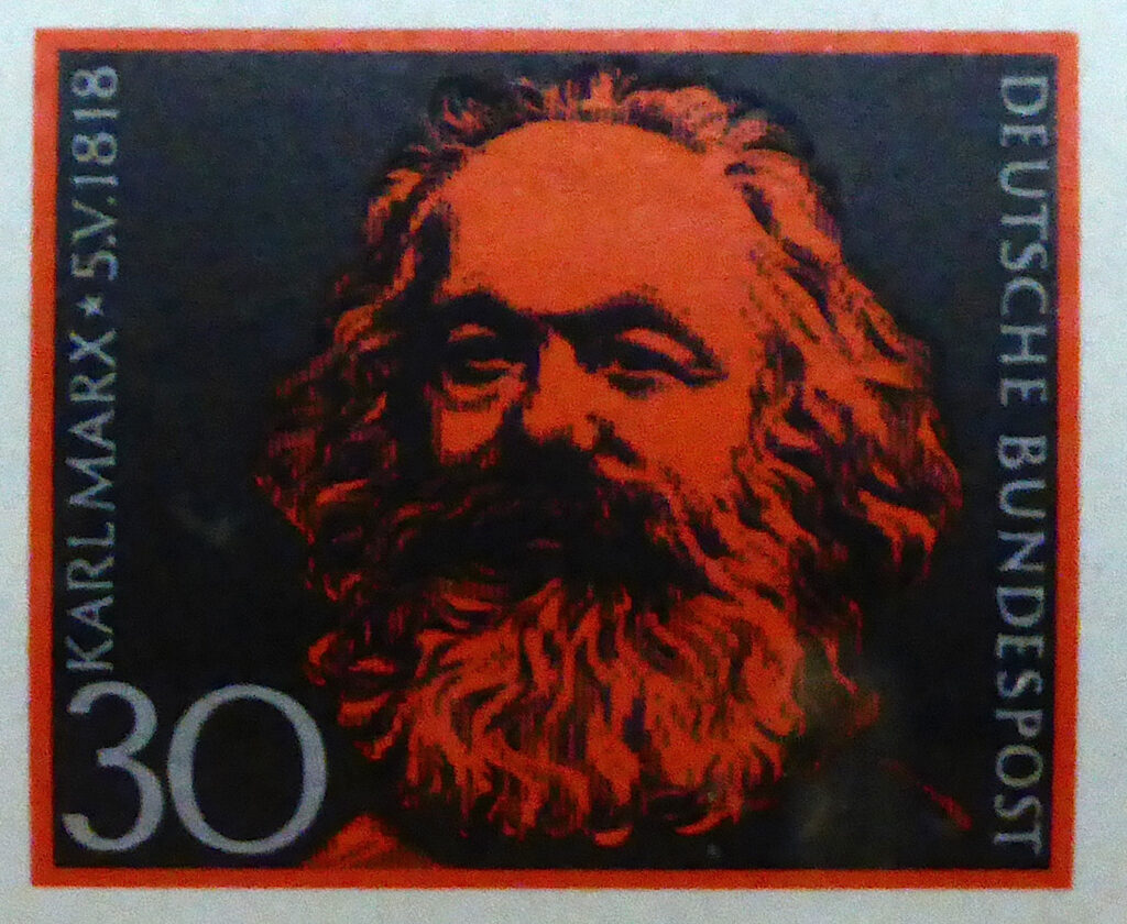             Marx’ın kapitalist ekonomiye içkin ‘birikim kuramı’, sanıldığının aksine, ‘para kuramı’nı yok saymamakta, tersine tüm ekonomik etkilerin, özneler arasındaki ‘parasal ilişkiler’den çıkarıbileceğini ileri sürmektedir. - karl marx