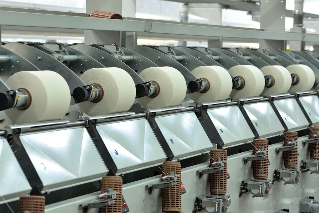 Tekstilde dünya çapında kaliteli üretim yapıyoruz. Ancak sektörde sıkıntı büyüyor. Uluslararası alanda elde ettiğimiz başarıyı Uzakdoğu’ya kaptırıyoruz. Yeniden eski günlere dönmek için sektör temsilcilerinin sorunlarını çözmek gerekiyor. - tekstil makinalari endustri sanayi