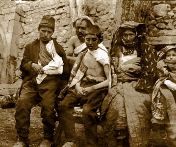 19. yüzyıldan itibaren milyonlarca Türk; Yunanistan, Sırbistan ve Bulgaristan gibi Balkan ülkelerinden Anadolu ve Trakya'ya göç etmek zorunda kaldı. 1877 yılından itibaren büyük göçler yaşanırken son dalga 1989'da Bulgaristan'dan geldi. - balkan savasinda turkler