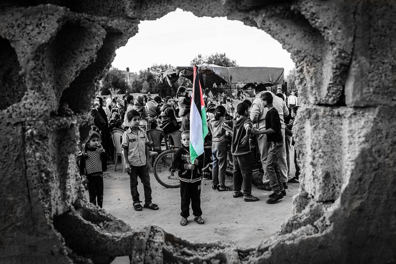 Filistinli mültecilere de ev sahipliği yapıyoruz…