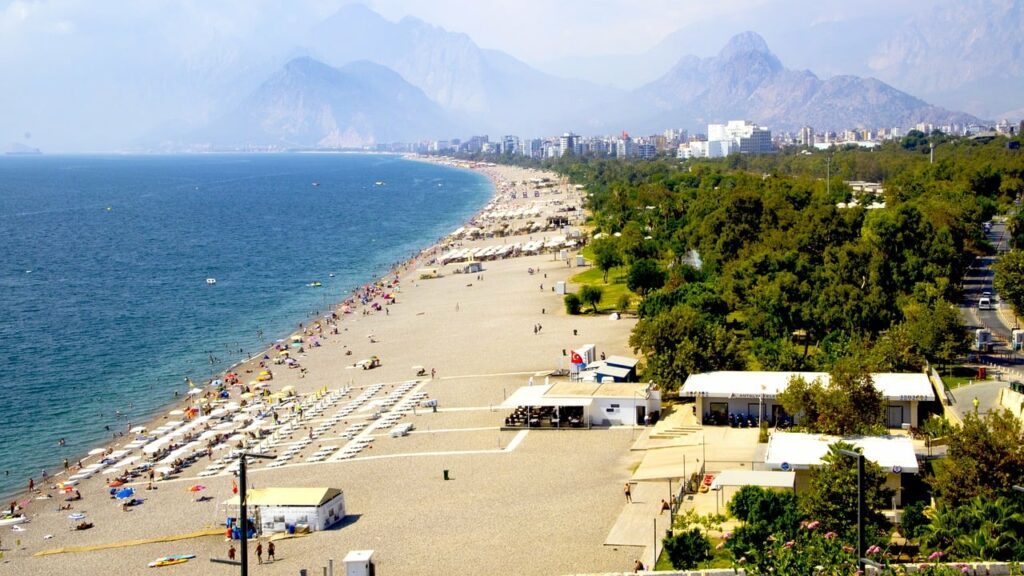 Turizmciden yurt içinde fahiş fiyat denetimi çağrısı: “Turizm zabıtalarıyla fiyatlar çok iyi denetlenmeli” deniliyor. “Bir kutu kolanın 250 TL.ye satılması turizme zarar veriyor” - antalya deniz plaj