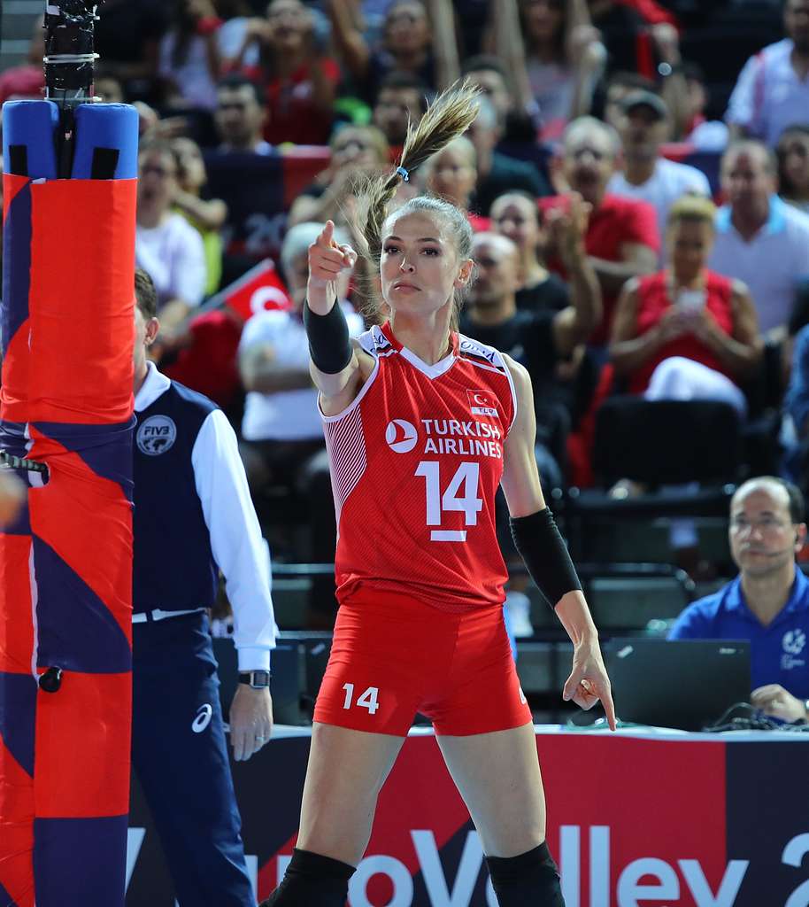 Ülkede siyasetçilerin dilinde olması gereken değil, gerekeni unutturmak için gündem değiştirilmektedir. - eda erdem 2019 cev kadinlar avrupa voleybol sampiyonasi dff534