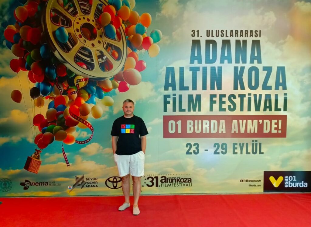 23 Eylül'de başlayan 31. Uluslararası Adana Altın Koza Film Festivali'nin Ulusal Uzun Metraj Film Yarışması seçkisinde yer alan 11 filmin hepsini izlediğim için büyük ödül töreni öncesinde bu yapımlarla ilgili fikirlerimi ve şahsi değerlendirmelerimi artık yazabilirim. - WhatsApp Image 2024 09 28 at 01.40.46