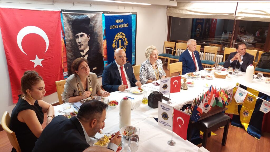 Dünya Türkleri Birliği - Turkish Forum Başkan danışmanı Sn. Abdullah Türer Yener Beyin onur konuğu olduğu toplantıda Güney Azerbaycan konusu konuşuldu. - abdullah turer yener moda lions