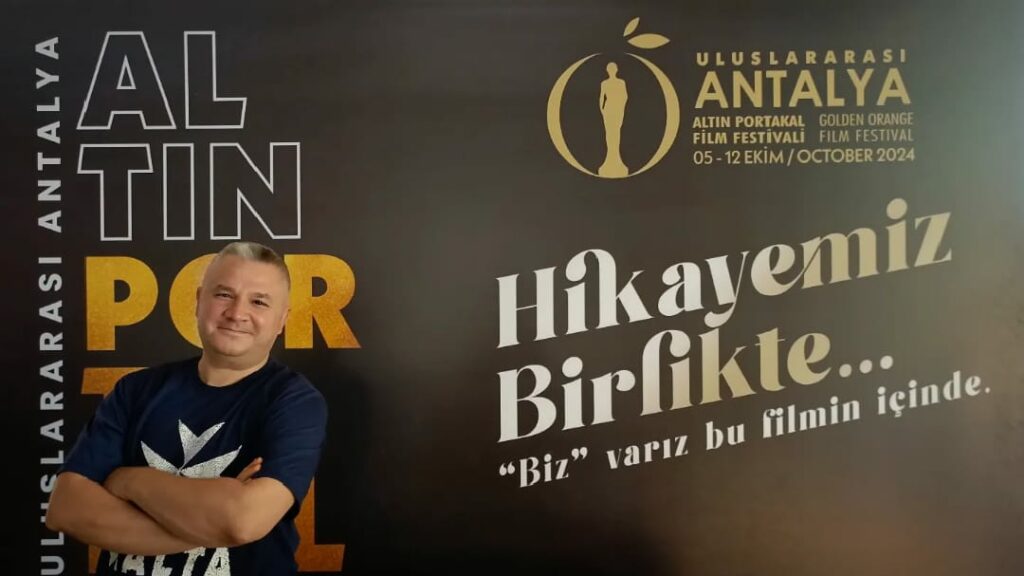 5 Ekim'de başlayan 61. Uluslararası Antalya Altın Portakal Film Festivali'nin Ulusal Uzun Metraj Film Yarışması seçkisinde yer alan 12 filmden izleyebildiğim 9 film için, büyük ödül töreni öncesinde bu yapımlarla ilgili fikirlerimi ve şahsi değerlendirmelerimi şimdilik kısa kısa sizinle paylaşmak isterim. - WhatsApp Image 2024 10 12 at 22.08.22