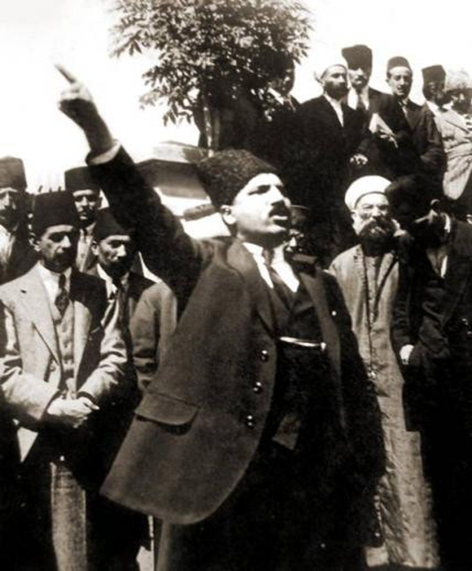 “Okuttuğundan daha çok okumayan bir öğretmen çabuk yıpranır, ihtiyarlar ve bezginlik getirir. Dikkat ediniz, araştırma, irdelemeye  düşkün ak saçlı bir öğretmen hep dinç ve gençtir."M.Necati - M. Necati Ugural