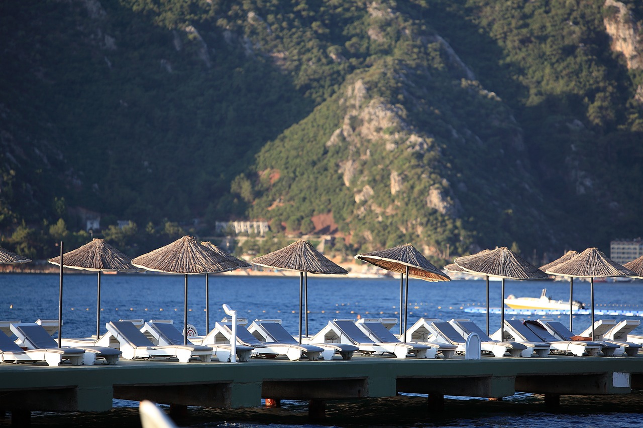 Marmaris Belediyesi 2025 yılına yönelik projelerini basın toplantısıyla duyurdu. Başkan Acar Ünlü, toplumun tüm kesimlerine hitap eden çalışmalara öncelik verdiklerini belirtti. Toplumun her kesimini kapsayacak projelerin Marmaris’e sınıf atlatacağının altı çiziliyor. Bu arada kültürel ve eğitime yönelik projeler de hayata geçirilecek. - marmaris turizm turkiye